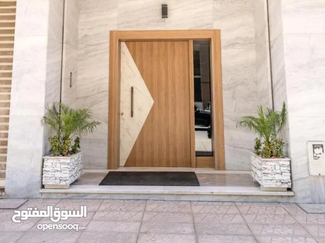 شقة مفروشة للكراء الشهري او اليومي  طنجة وسط المدينة مع مرآب للسيارة