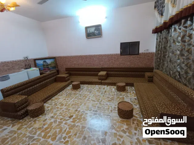 كعده عربيه صناعه عراقيه من معامل بغداد وليس الموصل  قناش درجه اولى و الاسفنج درجه اولى طالبه