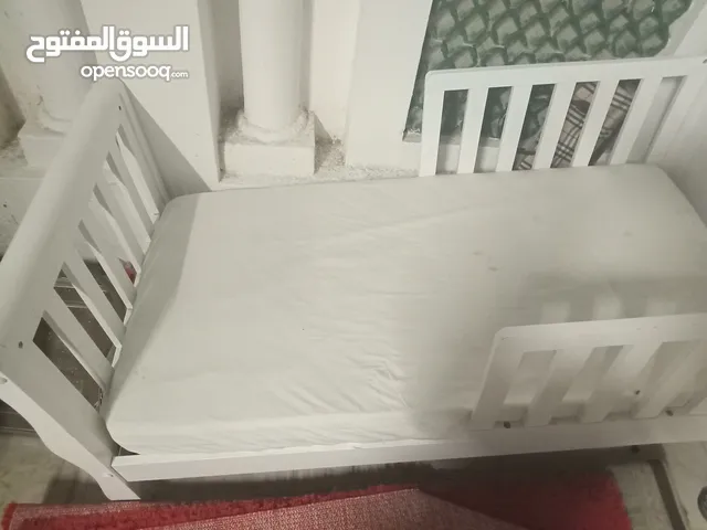 2 سرير اطفال من ايكيا حالة ممتازة بالمرتبة