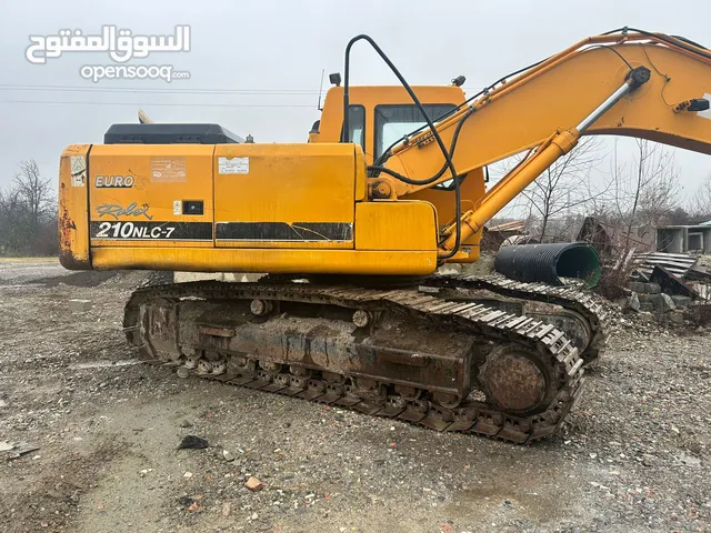 2006 Tracked Excavator Construction Equipments in Qasr Al-Akhiar