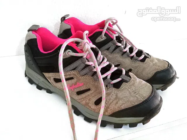 حذاء رياضي نسائي