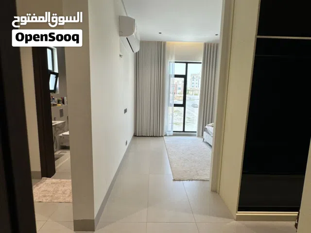 فيلا راقية للإيجار في الخوض السادسة