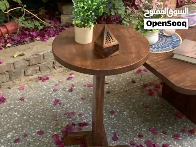 طاولة جانبيه