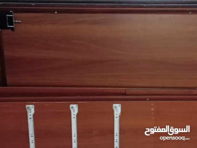 خزانه حائط المنيوم خارجي لاتيه داخلي حجم كبير بحاله ممتازه