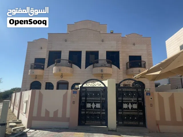 300 m2 4 Bedrooms Villa for Rent in Al Batinah Sohar
