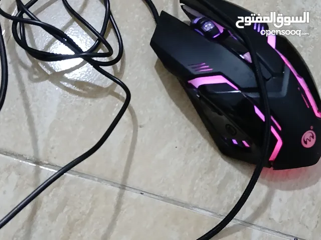 ادوات جيمينج مستعملة فترة قصيرة جدا بسعر خيالي (160) درهم اماراتي والسعر قابل للتخفيض