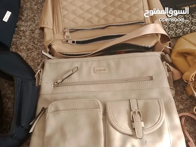 15 شنتة ب 10 دنانير استعمال خفيف
