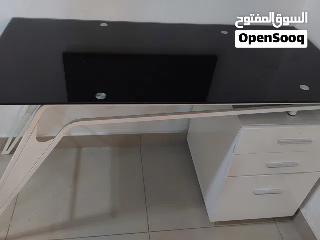 للبيع طاولة مكتب مستعملة