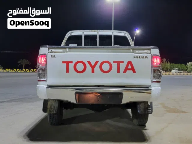 *تويوتا هايلوكس للبيع 2015* *بسعر 50,000 الف سعودي*