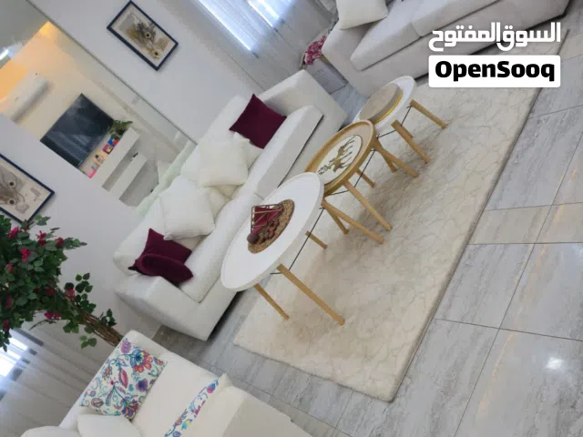 للبيع طقم جلوس فخم وأنيق شبه جديد