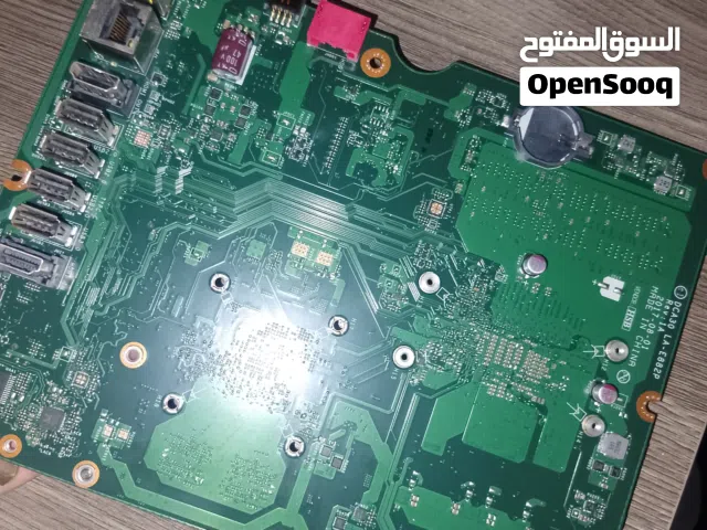 مذربورد عليها معالج core i 3 الجيل ال 8 مع قطع كمبيوتر