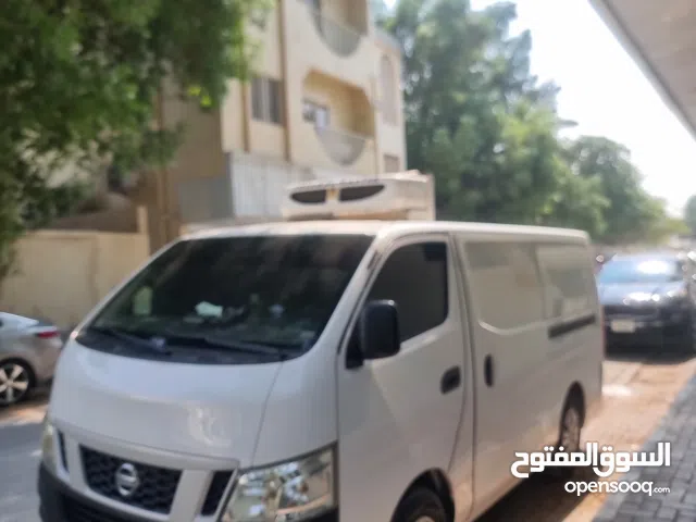 باص ثلاجه لتوصيل المواد الغذائية