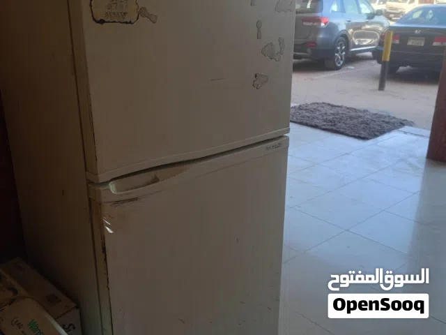 ثلاجه حاله ممتازه للبيع لدواعي السفر
