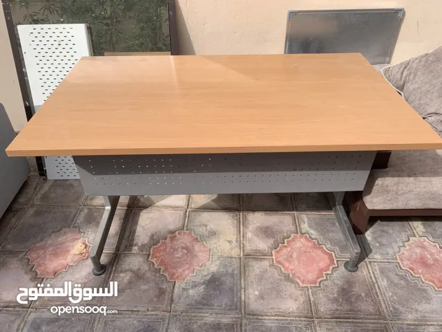 طاولة جديدة لم يتم استخدامها الا لاسبوع بحالة ممتازة