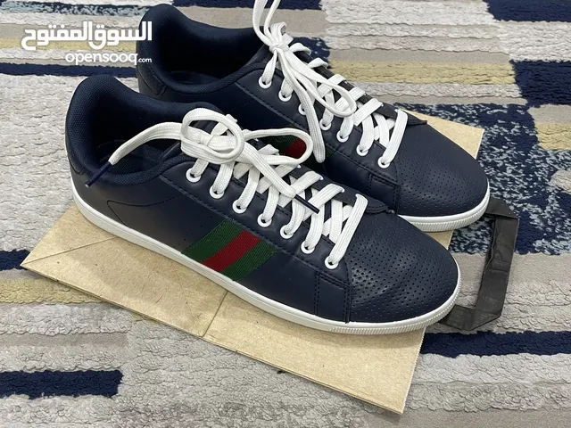 Leather Navy Blue Milano Brand Size 44-45 in Excellent Condition