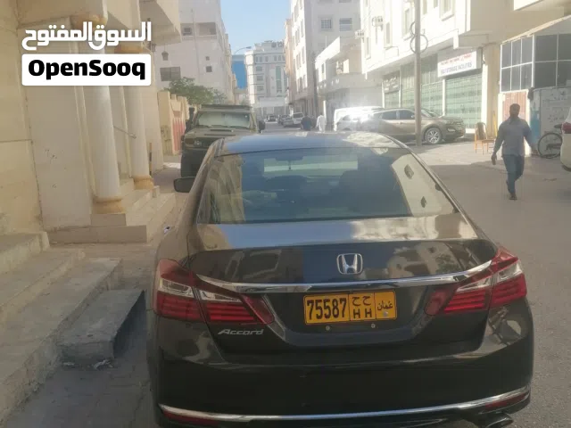 2017 هوندا اكورد LX