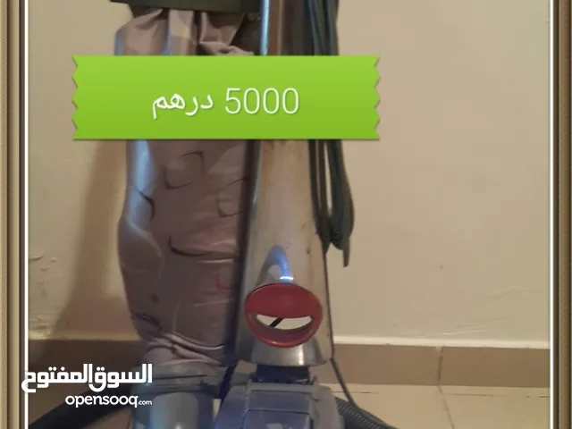 مكنسة كيربي بحالة ممتازة  يوجد بقية القطعة في العلبة غير مستخدمة