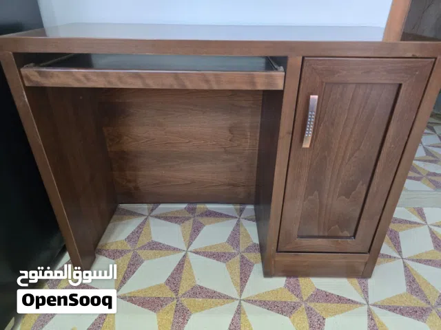 طاولة كمبيوتر تفصيل خشب الف