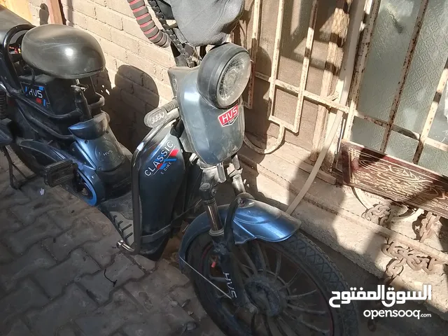 السلام عليكم دراجه شحن 5بطاريات نظيفه وبسعر مناسب كلشي شغال بيها