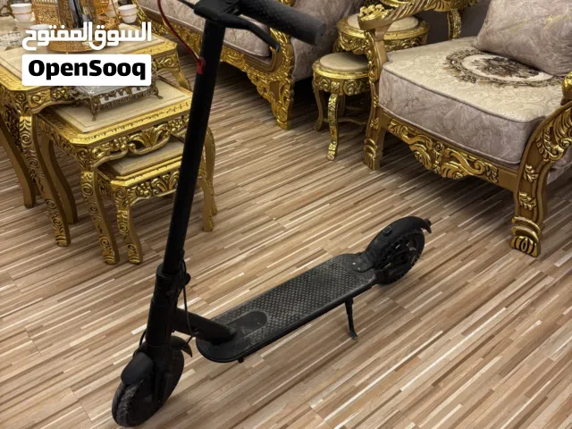 للبيع سكوتر أسود