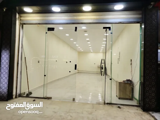 محل للإيجار 55 متر متشطب الترا سوبر لوكس وش أرض يصلح لاي نشاط يوجد به مياه وصرف صحي وطبق د