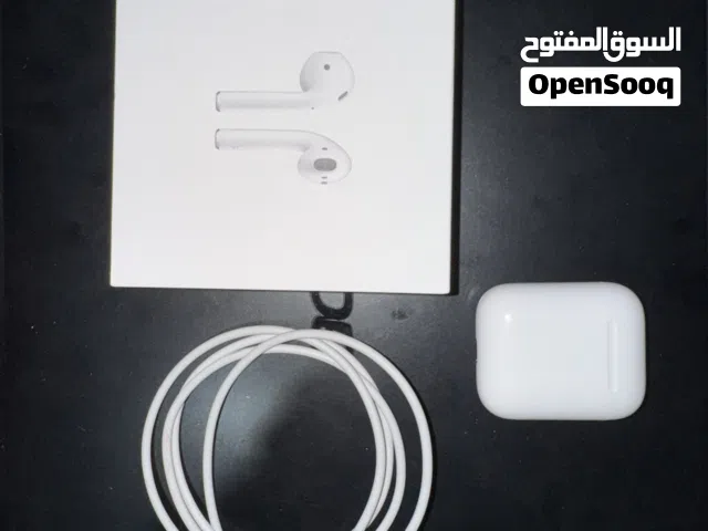 للبيع سماعات ايربودز 2 اصلين من ابل مع الشاحن الاصلي والكرتونه، استعمال جداً جداً نضيف.