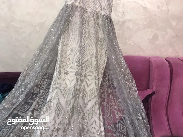 كوم اواعي بحالة ممتازة سهرة بسعر مغري ويوجد غيرهم فقط ب50