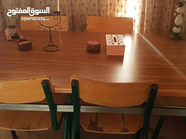 طاولة طعام من خمس كراسي