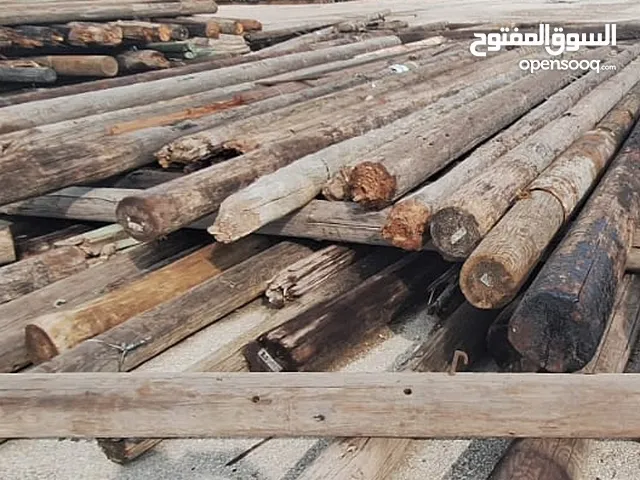 عامود خشب  يصلح لبناء أكواخ ريفية