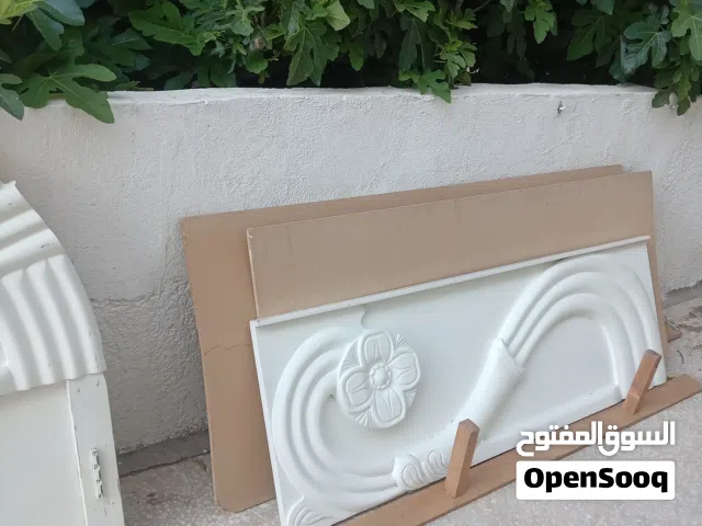 تخت لون ابيض للبيع