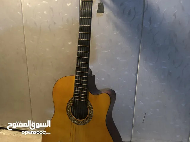 سلام عليكم كيتار مع جنطه ويشتغل اهوائي وا كهربائي وبي اكولايزر