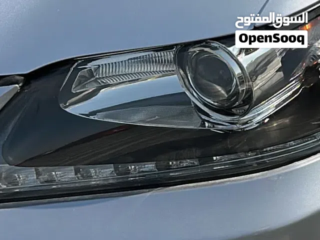 Gs350 2014 headlight for sale (not original) working condition.