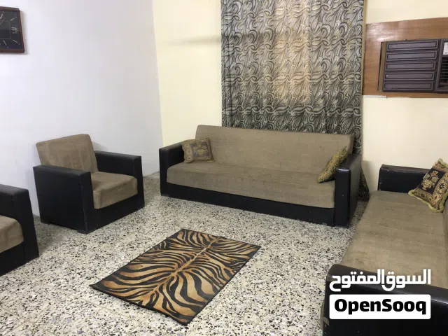 طقم قنفات 2 كبيرات وكرسي عدد 2،يعمل كسرير ايضاً.