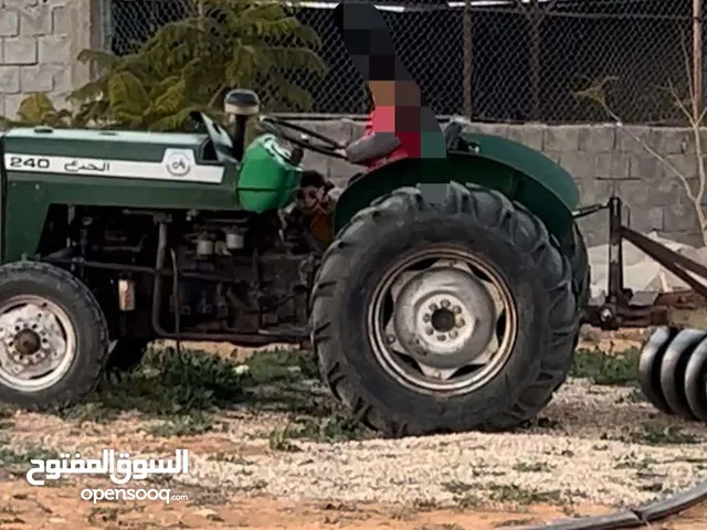 جرار زراعي للبيع بملحقاته محاريت سبعه وريموك