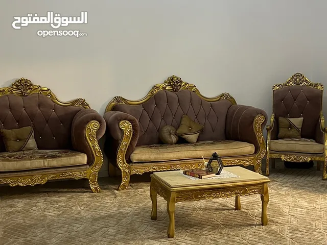 صالون اريكة كلاسيكي راقي مكون من 4 قطع وطاولة