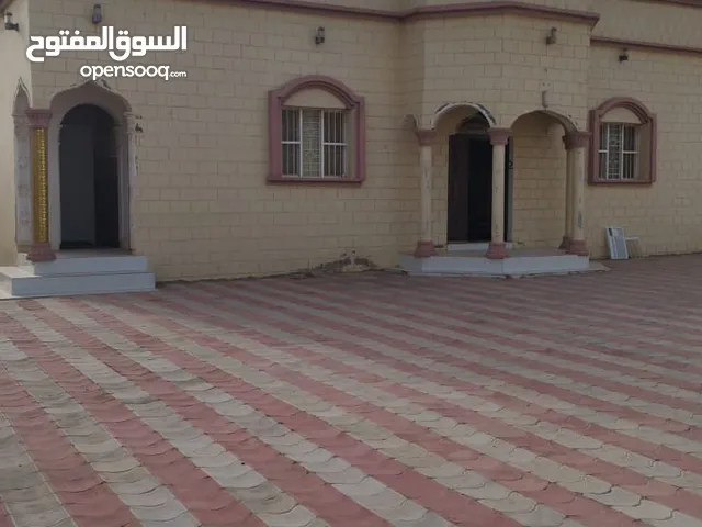 250 m2 3 Bedrooms Apartments for Rent in Al Sharqiya Ja'alan Bani Bu Ali