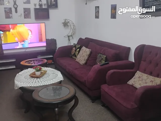 غرفة جلوس 9 مقاعد مع بيرو كبير للبيع مع طاولات و واجهة تلفزيون