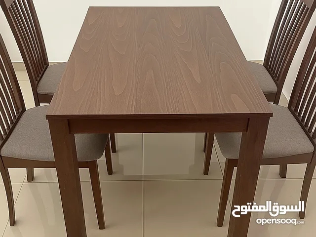 ترابيزة للبيع مع 4 كراسي