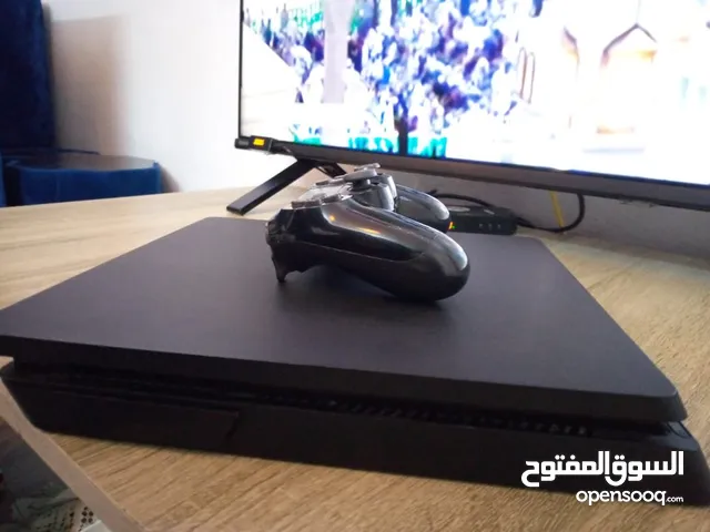 بلي ستيشن 4.    500 GIGA Slim شبه وكاله نظيف جدا