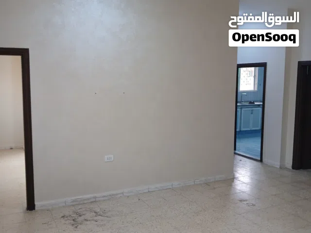 شقه للايجار، الزرقاء، ضاحيه الاميره هيا، غرفتين، صالون، مطبخ راكب ، حمامين، طابق ثالث. 3 شاحط درج ،