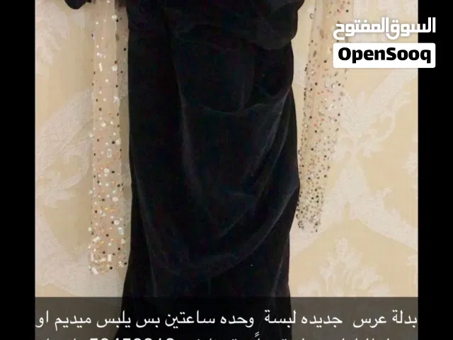 بدله عرس جديده لبسه وحده ساعتين