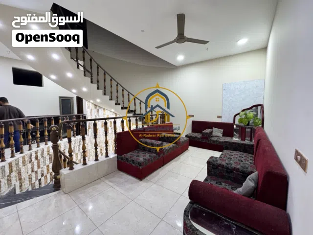 250 m2 More than 6 bedrooms Townhouse for Sale in Basra Baradi'yah
