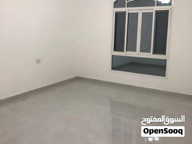 شقه للايجار انقيه ومميزه في مسقط، الغبره الشماليه تتكون من غرفتين وصاله ودورتين مياه ومطبخ جاهز
