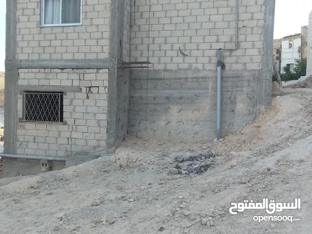 180 m2 4 Bedrooms Townhouse for Sale in Zarqa Jabal Al Ameer Hamza