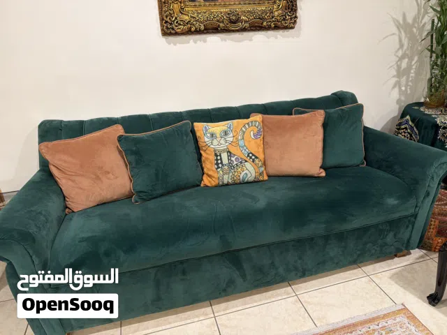 بيع غرفة جلوس مكونة من 4 كنبايات وطاولة كبيرة مع طاولة متداخله