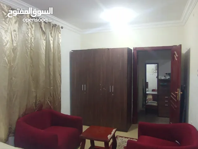 بنت هاوس مفروش للايجار للعائلات شامل الكهرباء والماء والانترنت والصيانة الدور الثاني مكيف الهواء