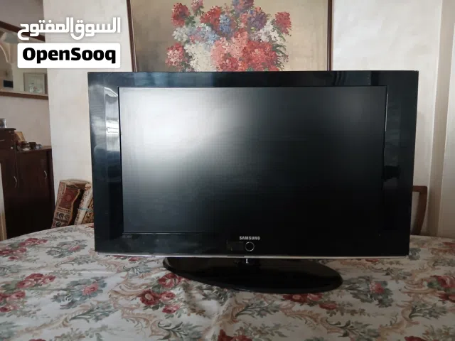 تلفزيون سامسونج كبير قياس 37 مع حامل التلفزيون والريموت كونترول