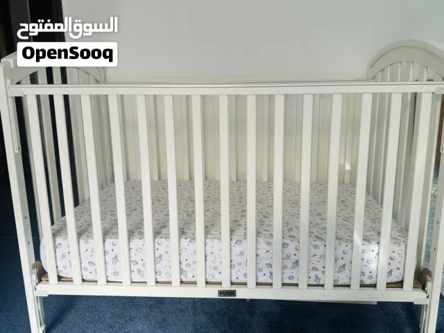 Baby Crib with mattress (From CenterPoint Juniors). Well maintained.