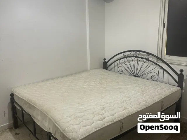 سرير للبيع