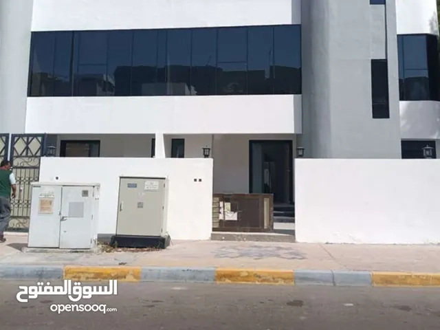 350 m2 5 Bedrooms Villa for Rent in Abu Dhabi Al Khalidiya